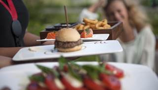 Dining Out Increases Daily Caloric Intake Dining Out Increases Daily Caloric Intake