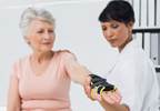 Weight Changes Linked to More Fractures in Older Women Weight Changes Linked to More Fractures in Older Women