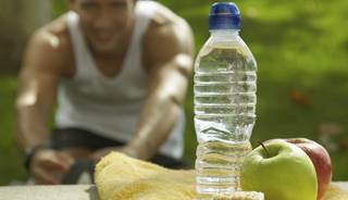 Athletes should avoid forced hydration and drink water only when thirsty. Athletes should avoid forced hydration and drink water only when thirsty.