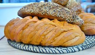 Gluten-rich food may lead to symptom onset, specifically early satiety, in patients with functional dyspepsia. Gluten-rich food may lead to symptom onset, specifically early satiety, in patients with functional dyspepsia.