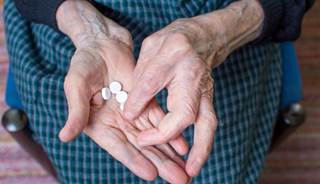 Elderly women should not be treated with high-dose statins. Elderly women should not be treated with high-dose statins.