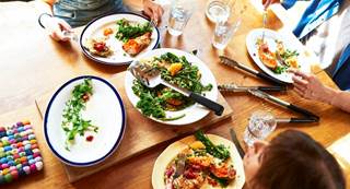Weight change at 12 months was −5.3 kg for the healthy low-fat diet vs −6.0 kg for the healthy low-carbohydrate diet. Weight change at 12 months was −5.3 kg for the healthy low-fat diet vs −6.0 kg for the healthy low-carbohydrate diet.