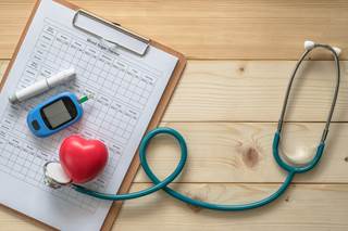 The protocol for the intensive treatment group included an education program, 3 to 6 monthly specialist clinics, support in capillary glucose monitoring, and access to nurse-led advisory services. The protocol for the intensive treatment group included an education program, 3 to 6 monthly specialist clinics, support in capillary glucose monitoring, and access to nurse-led advisory services.